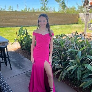 selling this super cute pink prom dress